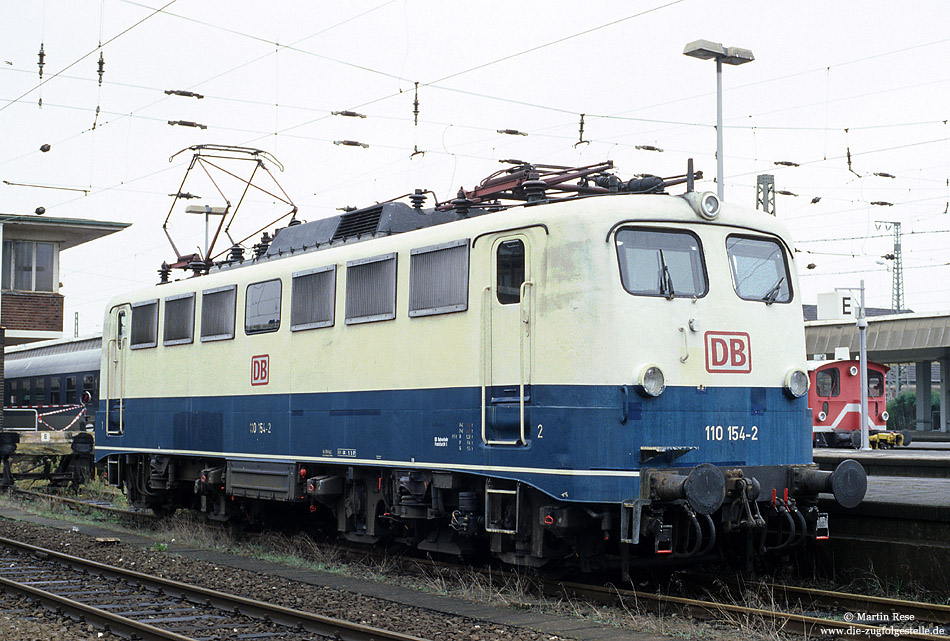 110 154 in ocanblau beige und einfachlampen im Bahnhof Münster