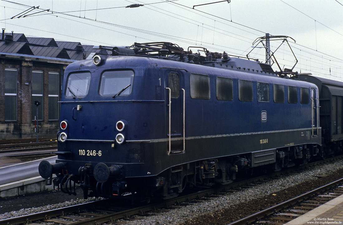 110 246 in blau in Paderborn Hbf