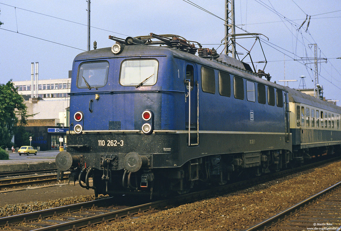 110 262 in blau in Paderborn Hbf