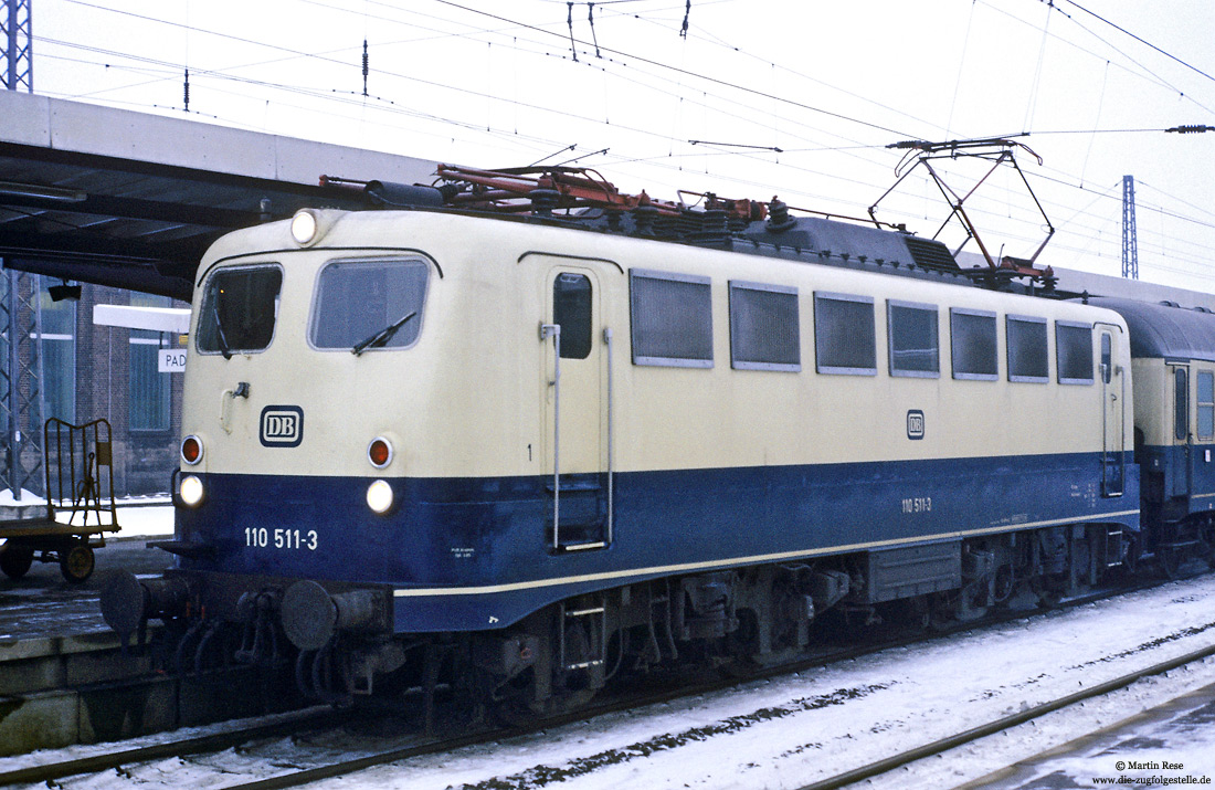 110 511, es 139 134 in ocanblau beige im Bahnhof Paderborn Hbf