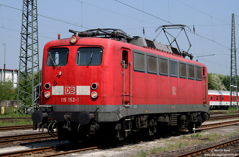 115 152 ex 110 152 in verkehrsrot im Bahnhof Dortmund Bbf