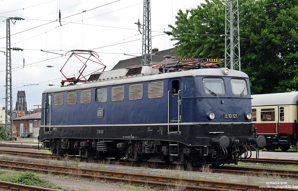 110 121 als E10 121 in Köln Bbf
