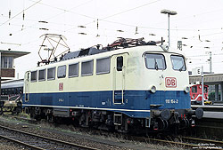 110 154 in ocanblau beige und einfachlampen im Bahnhof Münster
