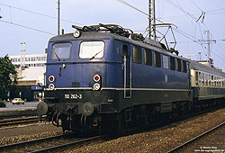 110 262 in blau in Paderborn Hbf