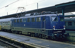 110 284 vom Bw Hamburg1 am 12.4.1985 in Kassel Hbf.