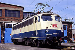 110 299 in ocanblau beige im Bw Köln Deutzerfeld