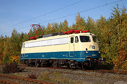 110 300 in oceanblau/beige des Vereins Baureihe E10 e.V. im Bahnhof Koblenz Lützel