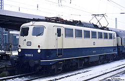 110 511, es 139 134 in ocanblau beige im Bahnhof Paderborn Hbf