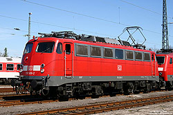 115 509 ex 110 509 in verkehrsrot mit Wendezugsteuerung im Bahnhof Dortmund Bbf