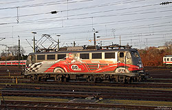 110 509 mit Werbung 80 Jahre DB-Autozug in Köln Deutzerfeld
