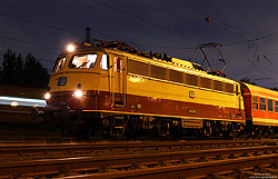 Portrait der E10 1309 es 112 309 von Train Rental TRI in Dortmund Scharnhorst bei Nacht