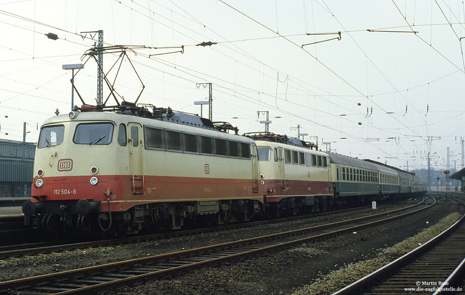 112 504 und 112 497 mit D439 im Bahnhof Wanne Eickel Hbf