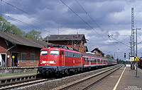 110 365 in verkehrsrot im Bahnhof Twistringen