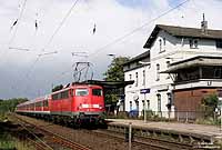 110 387 mit RB11218 im Bahnhof Leichlingen