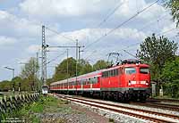 110 469 mit RE14149 auf der Emslandstrecke im Bahnhof Leschede