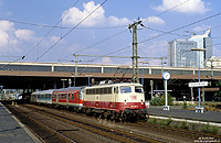 110 496 ex 112 496 in rot beige mit RE10260 im Bahnhof Düsseldorf Hbf