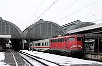 113 268 ex 112 268 mit IC1853 in Karlsruhe Hbf mit der Bahnhofshalle