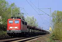 139 246 ex 110 246 in verkehrsrot mit Güterzug bei Nauheim
