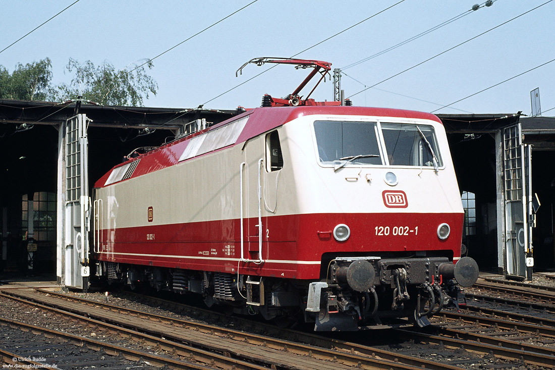 120 002 im Bw Nürnberg Rbf 