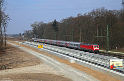 120 125 mit Wagen russischen Schlafwagen als NZ452 bei Rastatt Süd an der Baustelle Rastatter Tunnel