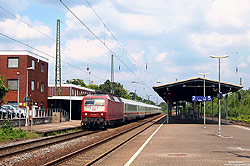 120 142 mit InterCity im Bahnhof Opladen vor dem Umbau