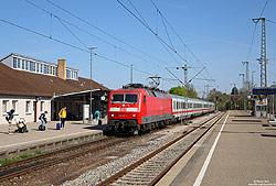 120 147 mit InterCity im Bahnhof Crailsheim