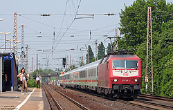 120 148 an der S-Bahnstation Düsseldorf Eller Süd