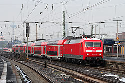 120 207 ex 120 136 mit Doppelstockwagen in Bahnhof Köln Messe/Deutz