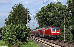 120 208 ex 120 137 mit Doppelstockwagen bei Blankenberg an der Sieg