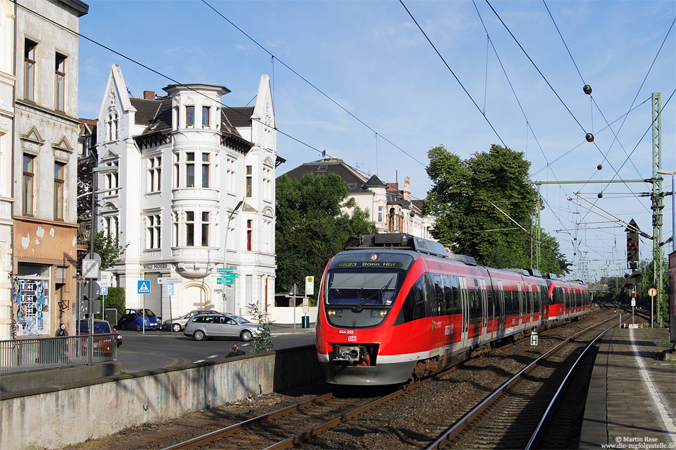 644 059 als Voreifelbahn aus Euskirchen bei der Einfahrt in Bonn Hbf