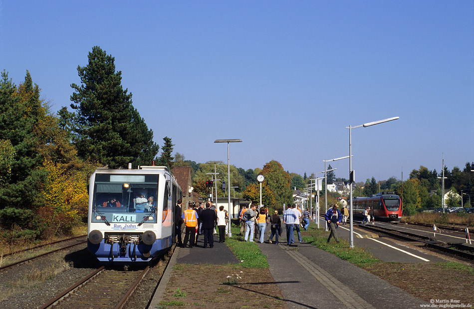 V6.001 der Dürener Kreisbahn im Bahnhof Kall