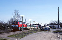 215 011 im Bahnhof Odendorf auf der Voreifelbahn
