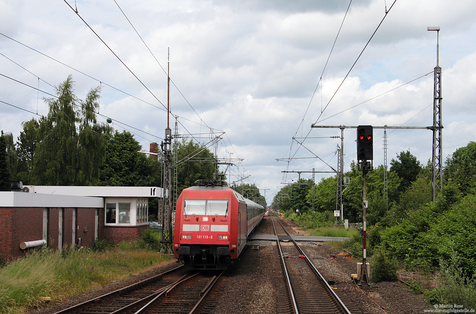 Aufgrund von Bauarbeiten stand am 13.6.2010 zwischen Leer und Ihrhofe nur ein Gleis zur Verfügung. So musste ich in Ihrhofe den IC330 nach Luxemburg abwarten, bevor ich meine Fahrt nach Emden fortsetzen konnte.