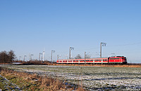 Den mit Braunschweiger 110 bespannten RE14149 (Emden Hbf – Rheine) haben wir schon in Emden Hbf gesehen!  Am 12.12.2010 habe ich diesen Zug, mit der 110 491 bespannt, zwischen Petkum und Oldersum fotografiert. 