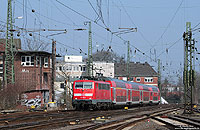 Aus Emden kommend fährt die Braunschweiger 111 091 mit dem RE14111 in Münster Hbf ein. 22.3.2011