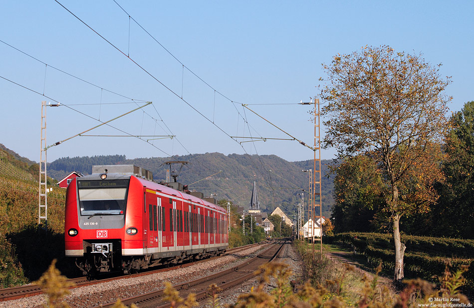 Ebenfalls bei Pommern entstand die Aufnahme des 425 136, der als RB12230 auf dem Weg von Koblenz nach Cochem war. 12.10.2010