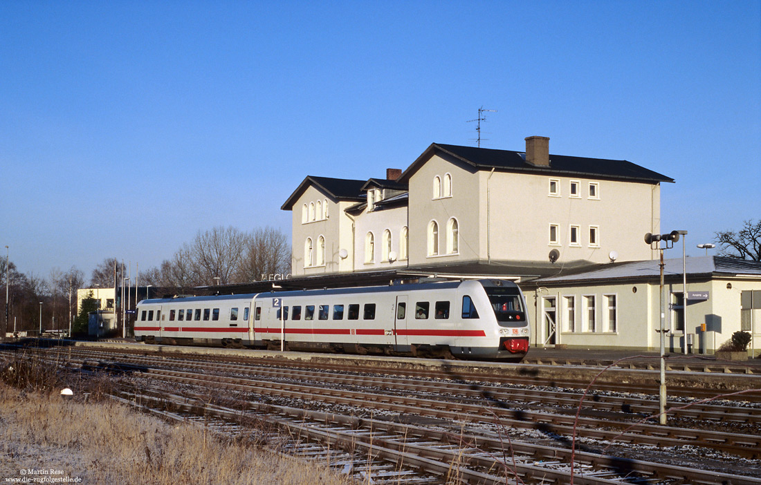Beim Zwischenhalt in Neheim Hüsten habe ich den aus dem 612 490 gebildeten RE 34408 (Kassel Wilhelmshöhe – Hagen) fotografiert. 15.1.2005