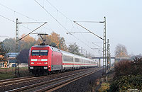 Aus Hamburg kommend habe ich am 29.10.2010 den IC2873 bei Groß Gerau Dornheim fotografiert. Dieser mit der 101 091 und 101 126 bespannte Zug fuhr als Ersatz für den ICE571 nach Stuttgart.
