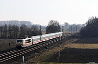 Ebenfalls bei Nordendorf fährt die 103 245 mit dem aus fünf Wagen gebildeten IC73944 nach Nürnberg Hbf. Ein leichtes Spiel für die 103! 3.2.2009