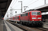 Während auf der S3 die 185 mit n-Wagen zum Einsatz kam verkehrten auf den übrigen Linien x-Wagen, die mit der Baureihe 111 oder 143 bespannt waren. 111 106 mit der S1 (Hersbruck – Forchheim) fotografiert in Nürnberg Hbf, 24.11.2011. 
Durch die Abnahme der neuen Triebwagen wurden die Einsätze der Baureihe 111 im S-Bahnbetrieb Anfang April 2012 wieder beendet.
