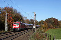 Südlich von Gruiten entstand am 4.11.2011 die Aufnahme der 111 126 mit der RB11119 nach Köln Hbf. Der Zug hatte eine Verspätung von über 30 Minuten. Grund dafür war offenbar ein Defekt am Steuerwagen.