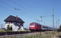 In der Hauptverkehrszeit waren 1999 noch vier Zugpaare zwischen Solingen Ohligs und Köln Hbf mit der Baureihe 141 bespannt. Den Rest des Tages waren die Lokomotiven dann in Köln Bbf bzw. Deutzerfeld abgestellt. Am Morgen des 3.9.1999 wurde die 141 231 nach der Ankunft aus Solingen nicht etwa abgestellt, sondern musste für eine defekte 111 auf der S12 einspringen. Fotografiert in Porz Wahn.