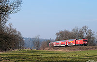 Zwischen Witten und Wetter fährt die 145 036 mit dem RE10422 entlang der Ruhrwiesen, dem nächsten Halt Hagen entgegen. Am großen RAILION-Schriftzug kann man auch aus einiger Entfernung zweifelsfrei die Baureihe 145 erkennen. 2.3.2011