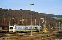 Aus Winterberg kommend fährt der RE29564 nach Dortmund in Bestwig ein. 15.1.2005