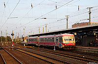 Wegen des oben genannten Unfalls verkehrten auf der Emschertalbahn vorübergehend die 628 der EVB. In Dortmund Hbf wartet der 628 152 als NWB75198 nach Dorsten auf die Ausfahrt. 23.9.2011