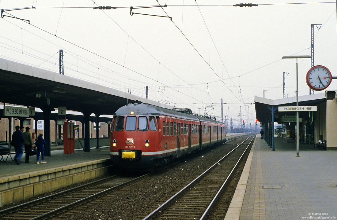430 420 als N7891 (Dortmund – Altenbeken) in Paderborn Hbf Gleis2