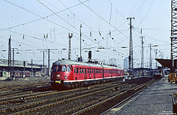Als N5144 nach Duisburg Hbf verlässt der 430 411 den Dortmunder Hbf. 23.2.1984