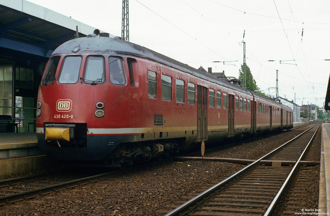 430 420 fotografiert am 15.5.1983 in Paderborn Hbf.