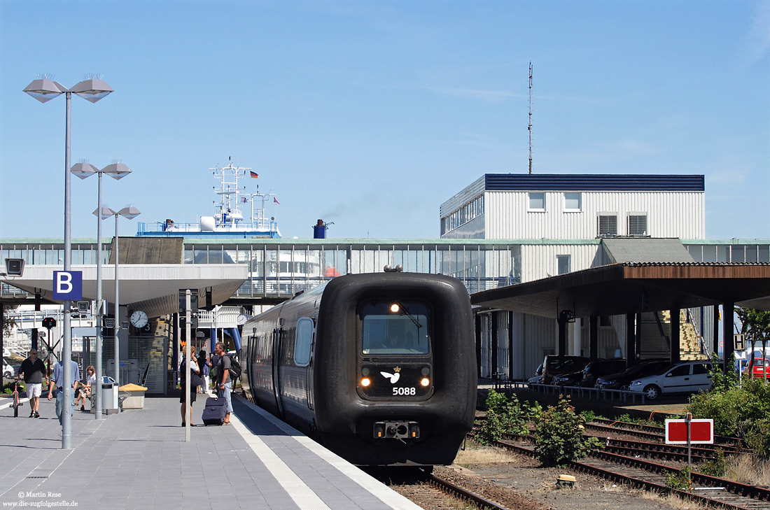 Gumminase Mf5088 als EC338 im Bahnhof Puttgarden