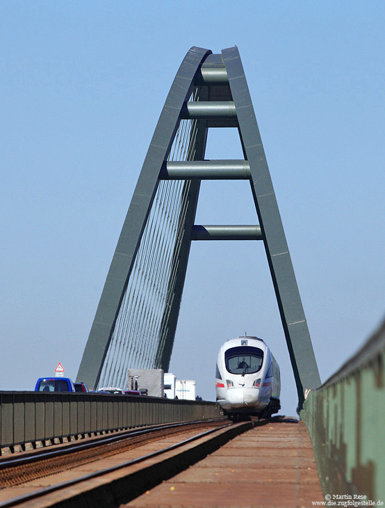 Diesel-ICE der Baureihe 605 auf der Fehmarnsundbrücke 